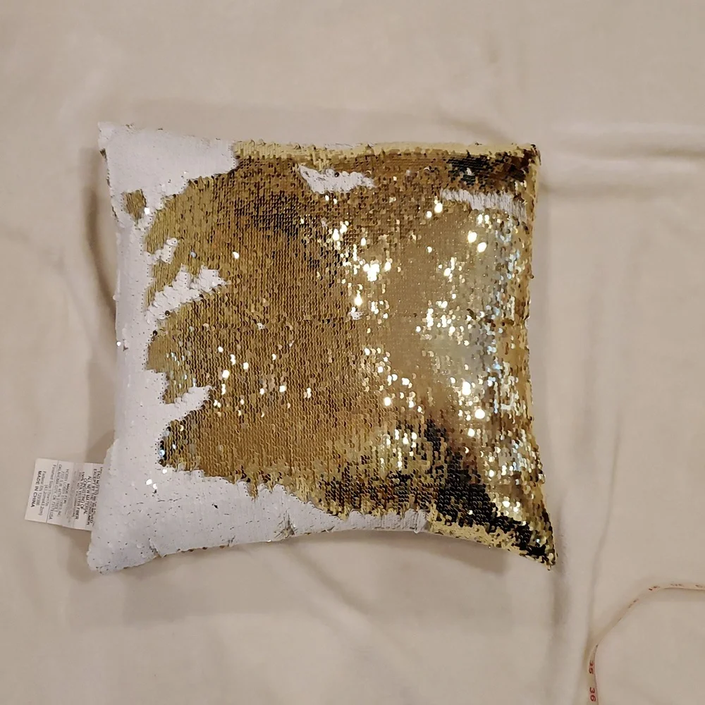 Video--Gold and White Reversible Sequin Pillow 17